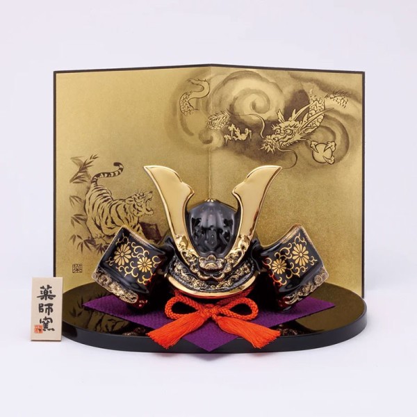 Kabuto "Shu-sse" d'Oro con Paravento "Dragone e Tigre"