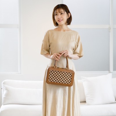 Hanakumiko handbag, Cammello e cioccolato